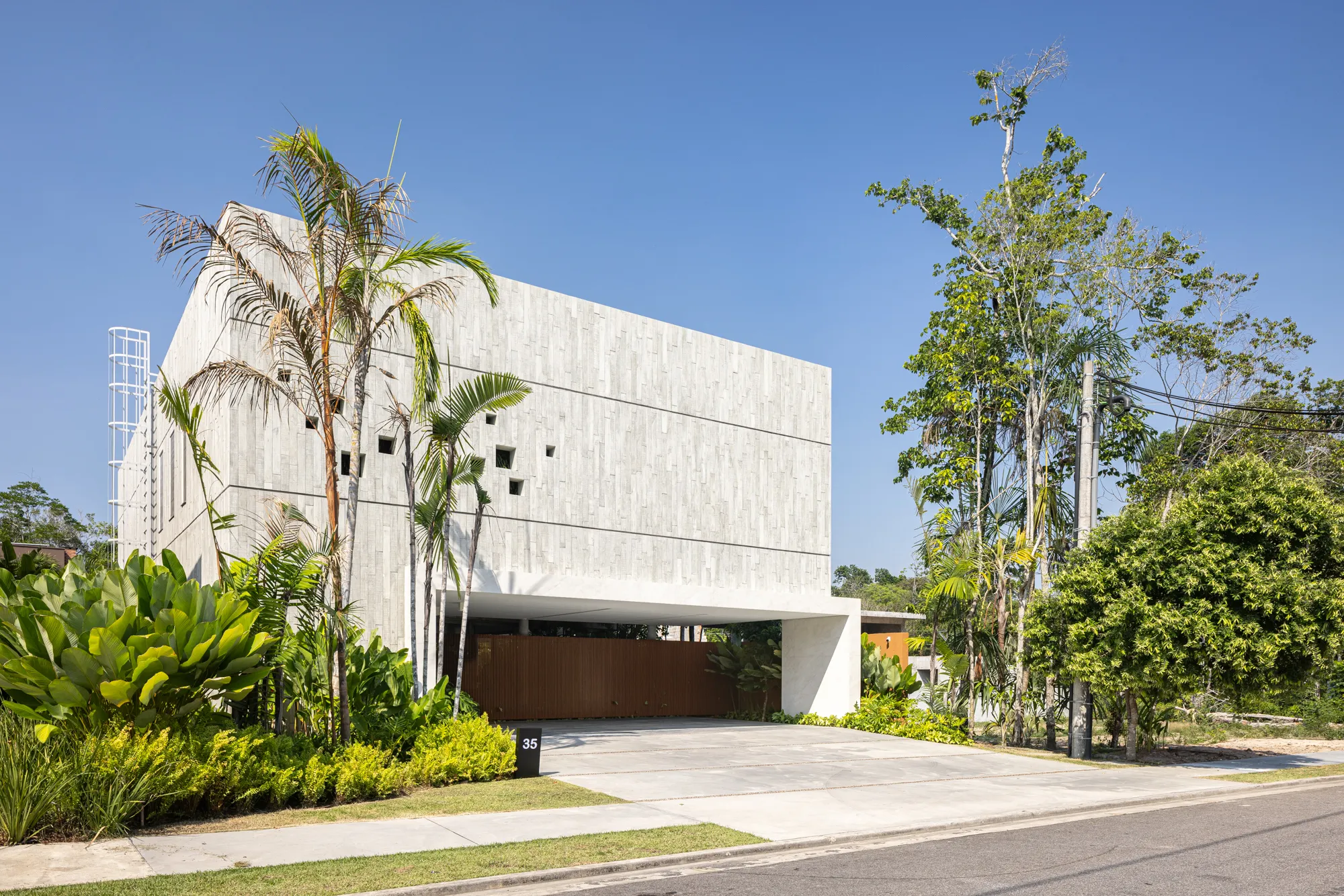 Casa Sombras
